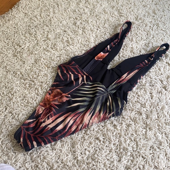 Bathing suit - Picture 2 of 2